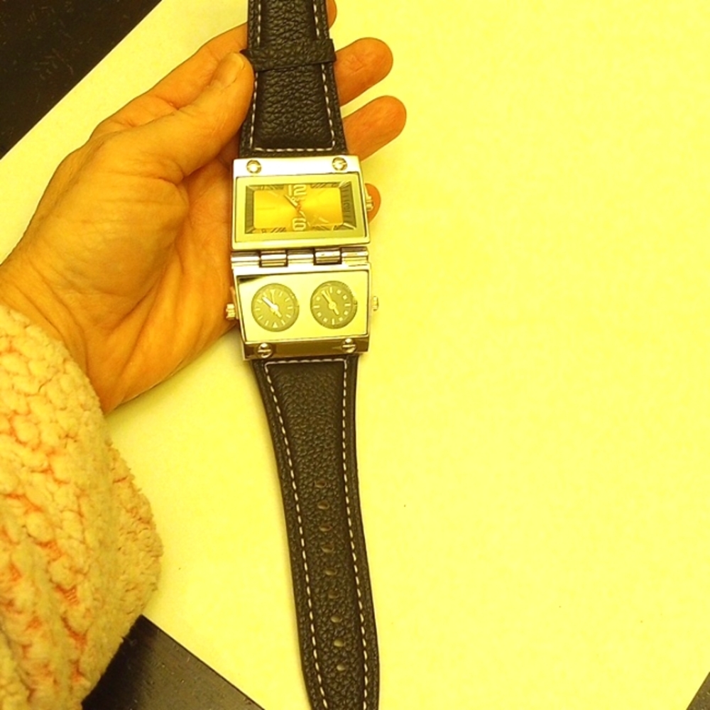 COPY - Fashion Hinged Quartz watch 3 time zones black leather strap.